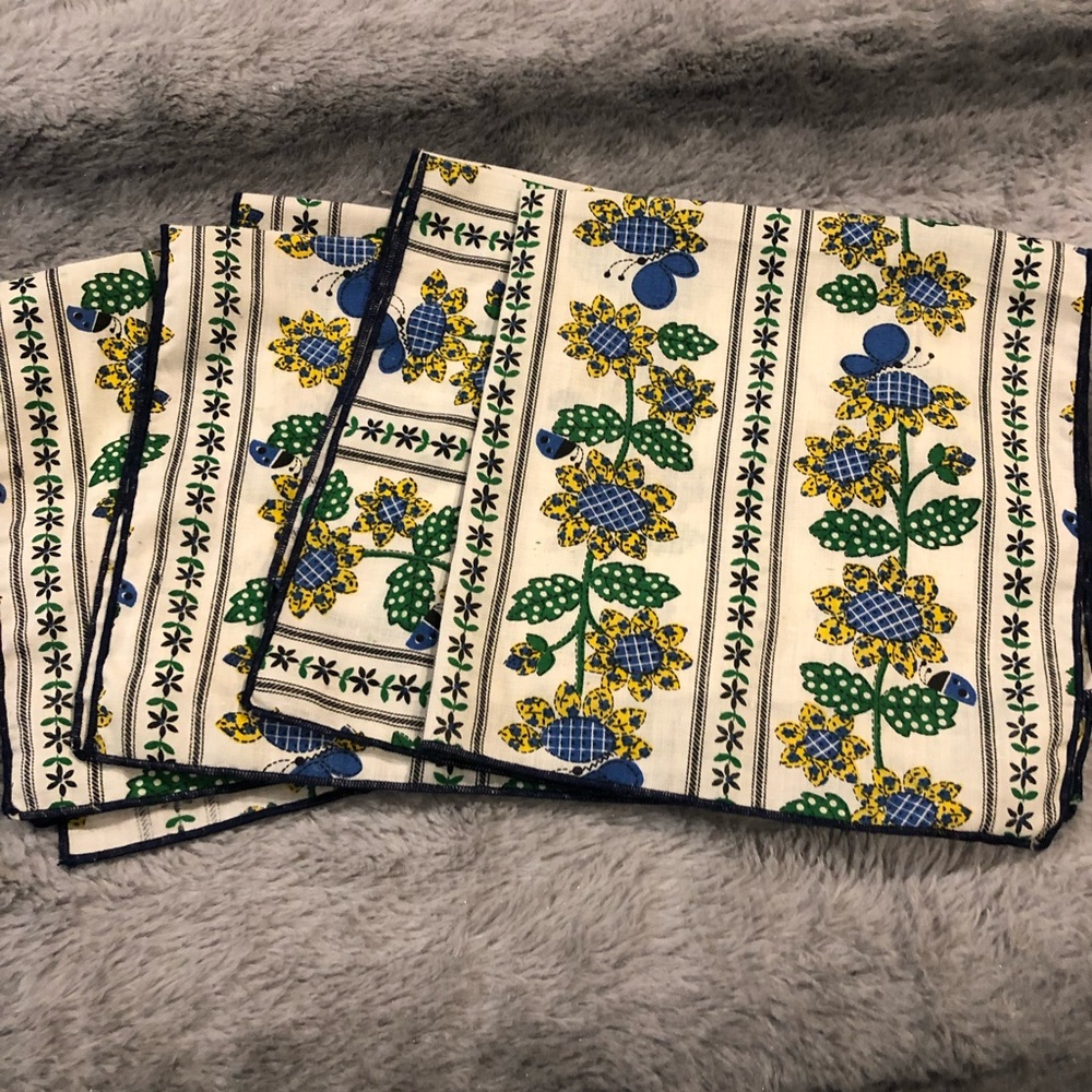 4 set square table napkins or use as placemats